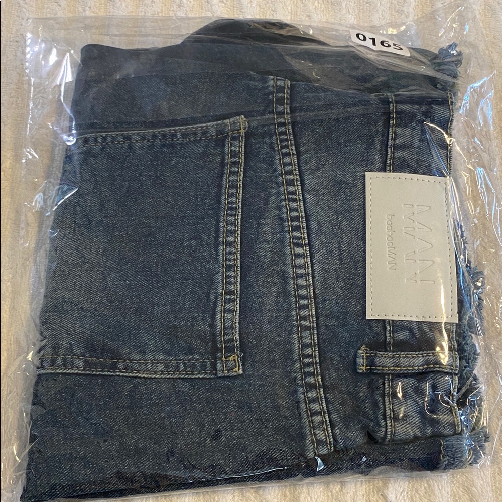 Boohoo Man Relaxed Fit Rigid Multi Rip Denim Shorts - Picture 15 of 15